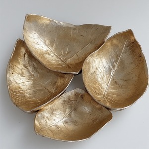 Servidor de frutas secas de aluminio Premium con cuencos de tres hojas enlazadas en acabado dorado Diseñado para interiores de comedor decorativos - Product Image 5