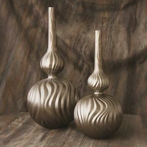 Vase à fleurs en aluminium à finition antique avec bouche évasée, idéal pour les accents d'entrée, les tables de console et les configurations de mariage à thème - Product Image 3