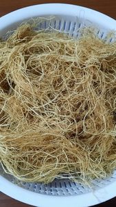 L'herbe de mer séchée et fraîche aromatisée à la mousse de mer vietnamienne Gracilaria améliore la santé et la peau emballée dans un sac - Product Image 3