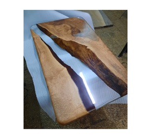 Planche à découper en résine de luxe fabriquée à la main avec des couleurs de marée océanique base en bois durable parfaite pour les repas et la cuisine - Product Image 3