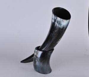 Corne à boire Viking de haute qualité avec support écologique sculpté décoratif fantaisie forme naturelle très célèbre - Product Image 2