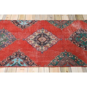 Alfombra Turca Vintage de 3.4x6.9 pies (105x210 cm), Alfombra Roja con Diseño Floral Verde - Product Image 3