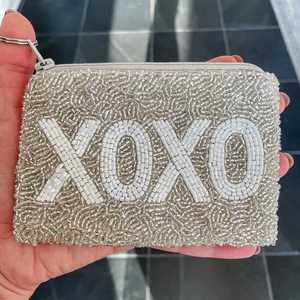 Monedero de Moda Único y Hermoso con Cuentas de Color Morado y Bordado de GEAUX TIGERS con Diseño Clásico de Hiba Enterprises - Product Image 4