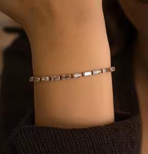 5มม. 925สเตอร์ลิงเงินมรกตตัด VVS Moissanite เพชรเทนนิสสร้อยข้อมือสำหรับราคาโรงงานเครื่องประดับของขวัญวันวาเลนไทน์ - Product Image 2