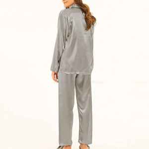 Conjunto de ropa de dormir de lujo para mujer diseñado con tela de satén a medida y detalles elegantes para ropa de dormir moderna y elegante - Product Image 6