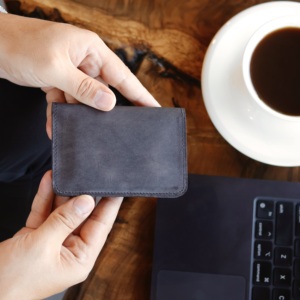 กระเป๋าสตางค์หนังแท้สไตล์วินเทจสำหรับผู้ชายผู้หญิงทนทานพร้อมช่องใส่บัตรหลายช่องดีไซน์มินิมอลแบบสั้น - Product Image 5