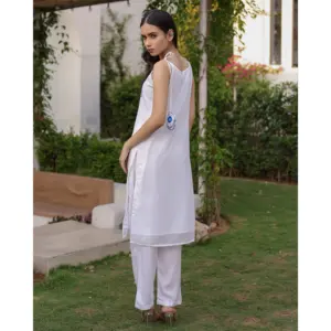 Conjunto Kurta de Seda Blanca Tulipán para Mujer de Thread & Button - Product Image 1