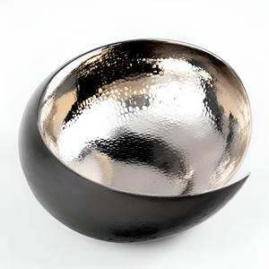Artistique noir et or croissant de lune martelé bol en acier inoxydable pièce décorative de luxe pour des intérieurs élégants et sûrs - Product Image 3