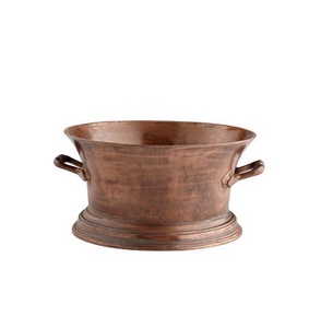 Seau à glace en cuivre d'aspect vintage de qualité supérieure avec poignées traditionnelles et patine rustique pour le stockage de boissons et la décoration de bar chic - Product Image 1