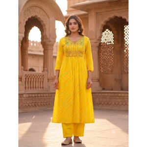 Kurta Anarkali Amarilla para Mujer, con Estampado Digital y Bordado, en Algodón Georgette, Estilo Bollywood, Tradicional Indio, Informal - Product Image 1