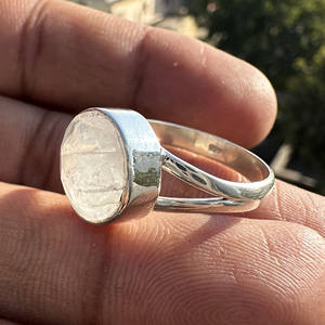 แหวนเงินแท้ 925 ประดับมูนสโตนทรงโรสคัทสีรุ้ง งานแฮนด์เมด - Product Image 3