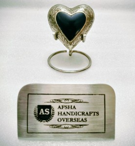 Hermoso Recuerdo en Forma de Corazón Rosa, Azul y Dorado con Base para Cenizas de Cremación - Product Image 4