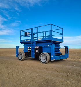 Plateforme élévatrice à ciseaux électrique 4x4 Perfect Performance Genie GS-4390, système hydraulique bleu, équipement de construction robuste - Product Image 2