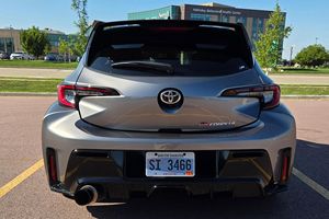 2023 Toyot @ G-R Coroila Circuit Edition Automatique Turbo 6 Cylindres Sièges en Cuir AWD Drive Caméra Arrière Direction Gauche - Product Image 6