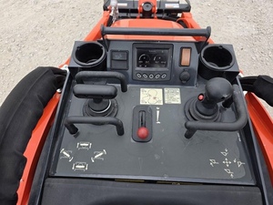 รถตักล้อยางขนาดเล็ก Kubota SCL1000 ปี 2024 พร้อมตัวขับเคลื่อนแบบตีนตะขาบ ชิ้นส่วนไฮดรอลิก KYB แกนลูกปืน กำลัง 92 กิโลวัตต์ - Product Image 2