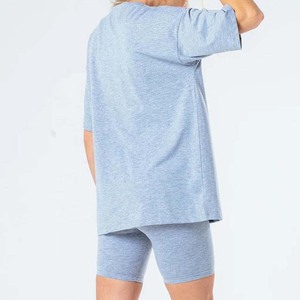 Vente en gros Fabricant Ensemble pour femmes T-shirt avec short Logo personnalisé Ensemble solide 2 pièces Tenues décontractées pour femmes Service OEM - Product Image 3
