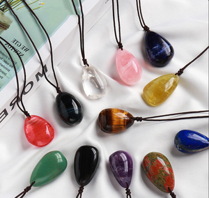 Bijoux naturels Collier en pierre PU Cordon en cuir Pendentif larme Cristal Quartz Collier pendentif en pierre pour femmes - Product Image 6