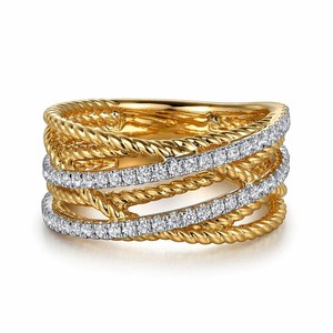 Anello alla Moda con Motivo a Corda Intrecciata, Gioiello Minimalista Bicolore, Elegante Anello da Donna - Product Image 1
