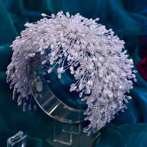 ที่คาดผม Bridella BHP397-S ดีไซน์มงกุฎโลหะผสมสีเงินและคริสตัลสำหรับงานแต่งงาน งานพรอม และงานพิธีการ - สวมใส่สบายและแน่นหนา - Product Image 5