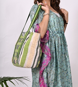 Vente en gros de sacs à main fourre-tout matelassés Kantha en coton vintage pour femmes grande capacité sac à bandoulière de soirée pour shopping deux sacs souples - Product Image 3