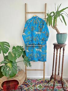 Veste Kantha à imprimé floral fait à la main, Robe bohème Kantha, Veste d'hiver, Robe peignoir de nuit pour dames Kantha - Product Image 4