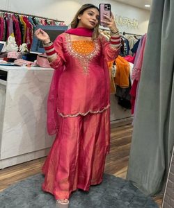 FIL DE SOIE CHINON ATTRACTIF ET HAUT DE TRAVAIL DE SÉQUENCE PALAZZO AVEC DUPATTA PARTY WEAR PRIX DE GROS VÊTEMENT ETHNIQUE NOIR - Product Image 3