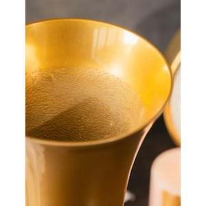 Jarrón de Metal Martillado para Decoración del Hogar de Lujo y Hermosos Arreglos Florales con Diseño Artesanal Texturizado Hecho a Mano - Product Image 6