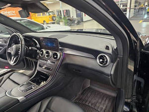 สภาพสมบูรณ์แบบ ปี 2022 เมอร์เซเดส-เบนซ์ GLC - Product Image 3