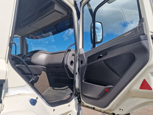 2013 DAF <span class=keywords><strong>CF</strong></span> 370 trattore nuovo Diesel 6x4 azionamento sterzo sinistro emissione Euro 2 - Product Image 4