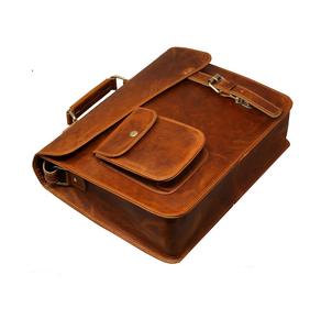 Sacoche à bandoulière en cuir marron véritable pour hommes élégants, fermeture à glissière à boucle personnalisée avec chaînes et boutons - Product Image 2