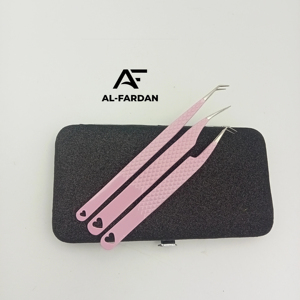 Pinzas para pestañas grabadas en corazón de tendencia superior, pinzas de extensión de pestañas de etiqueta privada de acero inoxidable sostenible de Color rosa claro - Product Image 1