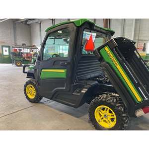 Veicolo utilitario John Deeree XUV835R conveniente con design durevole, guida confortevole e ottime prestazioni di traino - Product Image 5