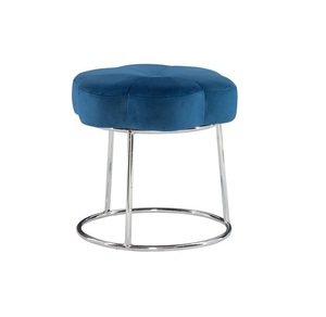 Tabouret de bar ottoamn au design moderne de la meilleure qualité avec dessus en velours bleu mini tabouret en métal argenté et brillant à un bon prix disponible - Product Image 1