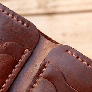 Cartera Plegable de Cuero Genuino Hecha a Mano Personalizada de Primera Calidad, con Bloqueo RFID, Cierre Abierto, Botón de Moda para Hombre, BFW-0155 - Product Image 4