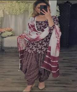 Vêtements en mousseline Nouveau Designer Femmes Salwar Suit avec Kameez pour Femme Pakistanaise Prix le plus bas Multi Color Unstitched ApparelGarment - Product Image 6