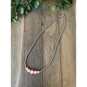 สร้อยคอประดับเปลือกหอยสีชมพูและไข่มุกเงินสเตอร์ลิงขนาด 4 มม. แบบ Navajo - Product Image 4