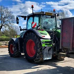 Tracteur agricole Fendt 90 CV d'occasion 2026, 4x4, moteur diesel, compact, boîte de vitesses, pompe, démarrage manuel, garantie 5 ans - Product Image 3