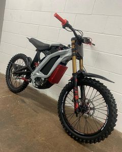 Prêt à expédier : Moto électrique tout-terrain SurRon Light Bee X blanche, Suron Storm Bee et Ultra Bee II LBX, modèle 2025 de qualité supérieure - Product Image 1