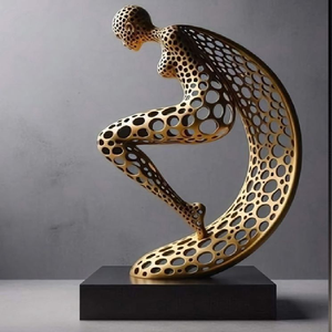 Escultura única de silueta femenina con patrón hueco dorado. Premios creativos disponibles a precios de mayoreo. - Product Image 1