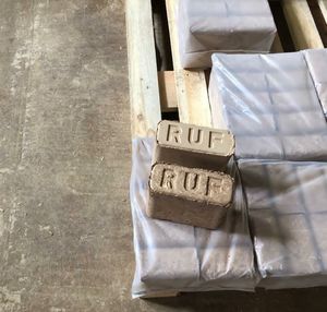 Prêt à expédier : Grand stock de granulés de bois de pin et de chêne, briquettes de biomasse en poudre et en copeaux de bois - Product Image 1