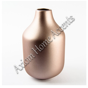 Vases en métal modernes et élégants or rose, idéaux pour une décoration unique de la maison par Axiom Home Accents - Product Image 6