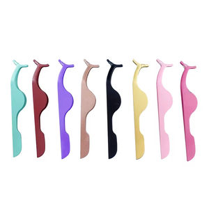 Pinzas ergonómicas de acero inoxidable con asas de agarre suave para un control sin esfuerzo durante las sesiones de modelado de cejas. - Product Image 5