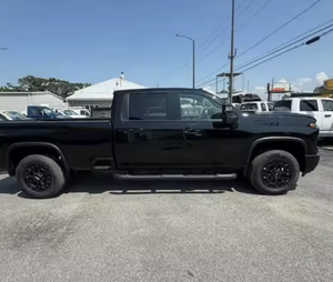 El mejor!! Camioneta Chevrolet S 3500 HD Crew Cab Duramax 4x4 de caja larga de 8 pies, usada en 2024, con enganche de remolque equipado - Product Image 3