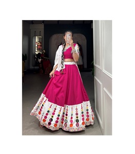 Lehenga Choli de mujer de último diseño con bordado y traje elegante de trabajo de espejo auténtico disponible a bajo precio de la India - Product Image 1