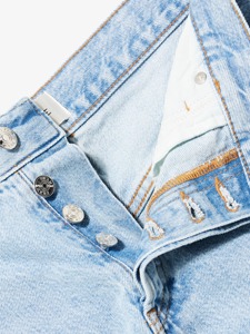 กางเกงยีนส์ขาสั้นเอวกลางสไตล์ลำลองสำหรับผู้หญิง ดีไซน์ขาดๆ เท่ๆ แบบ Boyfriend เหมาะสำหรับใส่ในฤดูร้อน สวมใส่สบาย - Product Image 2