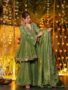 Elegante Conjunto de Salwar Kameez de Seda Tradicional Moderno con Bordado Indio, Sharara, Gharara, Kurti, Tela Chinon, Verde, Ropa Étnica para Fiesta - Product Image 3