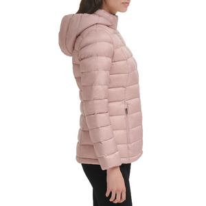 Veste matelassée pour femme, design personnalisé, OEM, imperméable, respirante, avec capuche réglable, rembourrage en polyester matelassé, pour l'hiver - Product Image 2