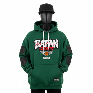 Sweat-shirt confortable de base avec impression graphique sur la poitrine, logo en patch, panneaux personnalisés, tissu polaire épais 350 GSM, couleur verte - Product Image 1