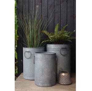 Jardinière galvanisée écologique unique avec aspect vieilli, parfaite pour les balcons des jardins domestiques et les décorations de patios extérieurs - Product Image 6