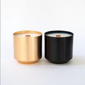Ensemble de 2 bocaux à bougie en métal avec main dorée, Design de luxe, meilleure vente, Table, décor de noël - Product Image 2
